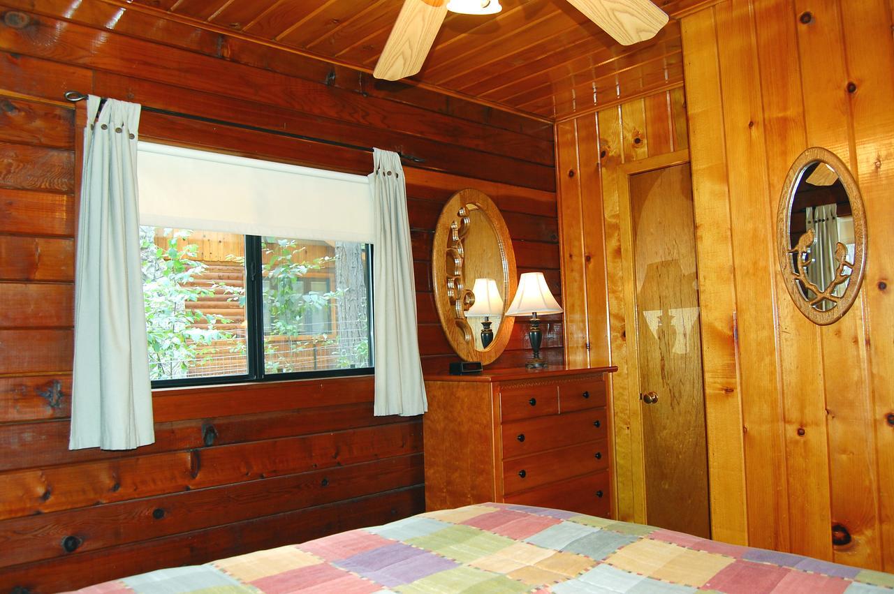 35 Cubbys Den Villa Wawona Room photo