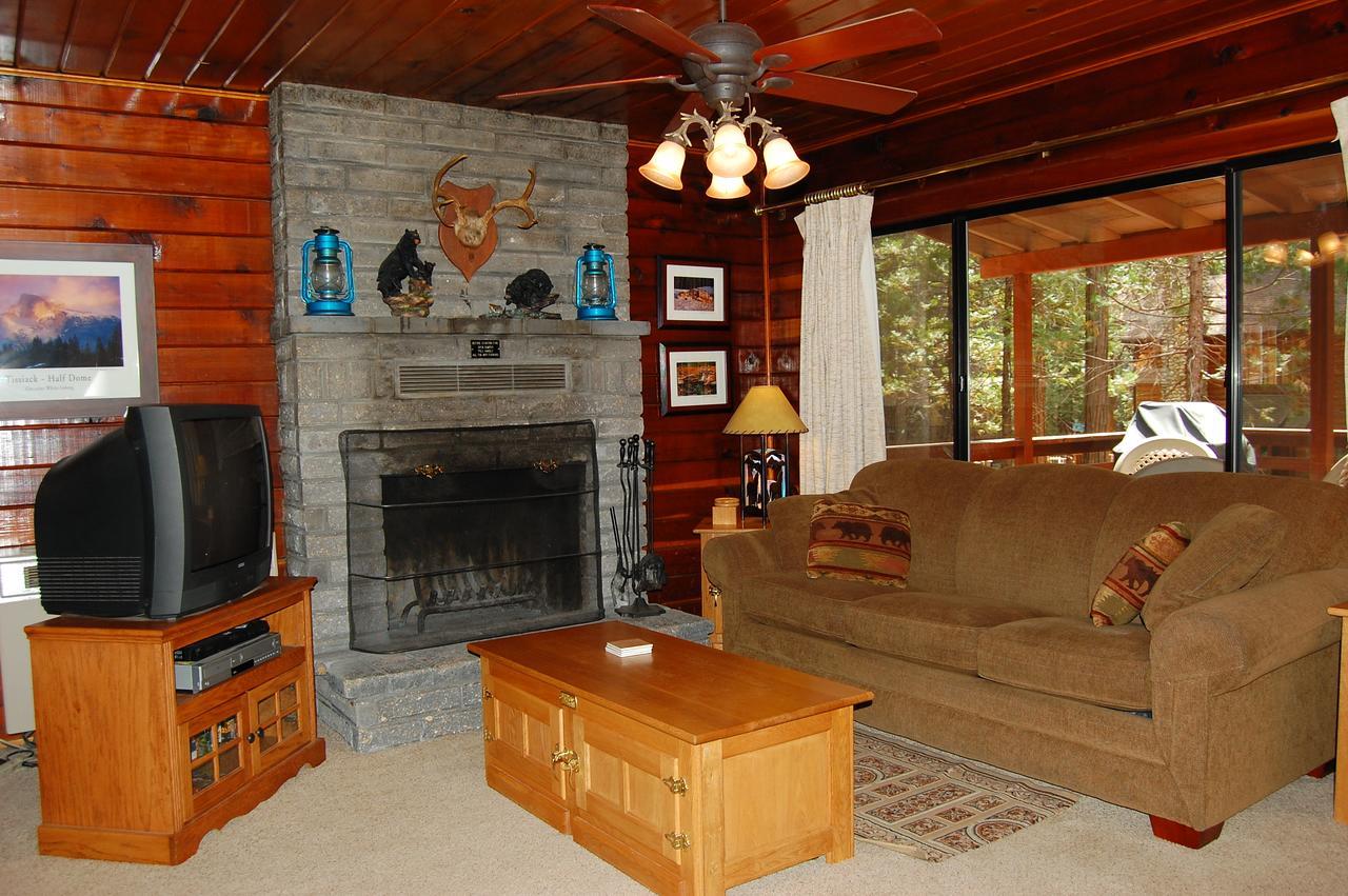 35 Cubbys Den Villa Wawona Room photo